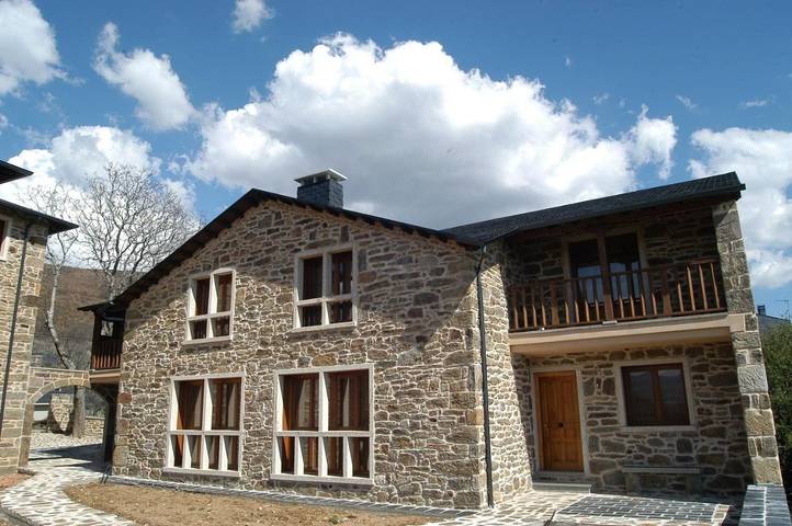 Casa rural para 4 personas, con vistas y balcón además de vistas al lago y jardín en Sanabria (Zamora) - 3