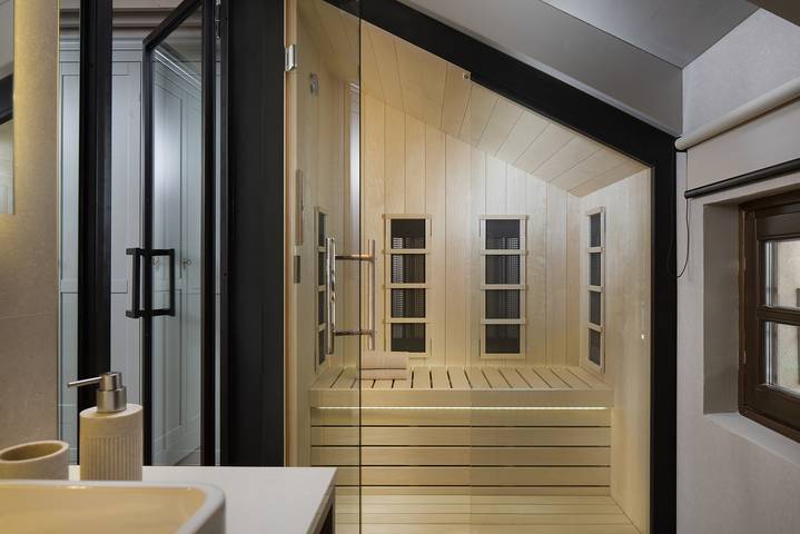 Villa for 4 people, with garden and view as well as sauna, with pets in Poreč