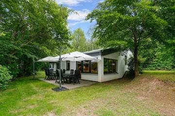 Ferienhaus für 18 Personen, mit Terrasse und Balkon/Terrasse in Stadtkyll