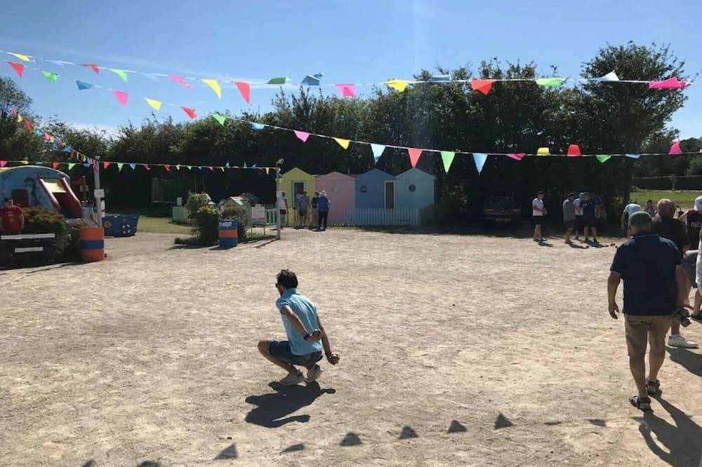 Zecamping 4* 500m plage piscine couverte chiens acceptés locatif 7m2 in Quettehou, Región de Cherbourg