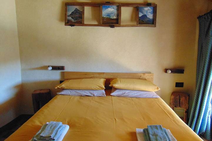 Gîte pour 4 personnes, avec Balcon ainsi que Jacuzzi et Jardin à Stroppo - 2