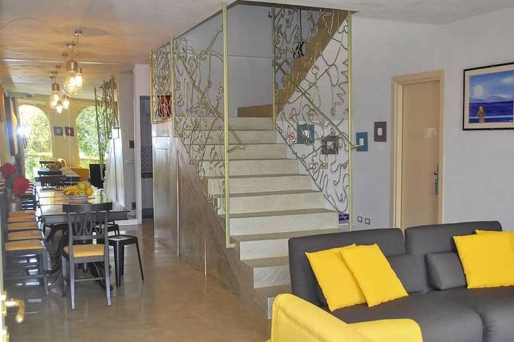 Villa pour 14 personnes, avec jacuzzi ainsi que jardin et terrasse à Pistoia