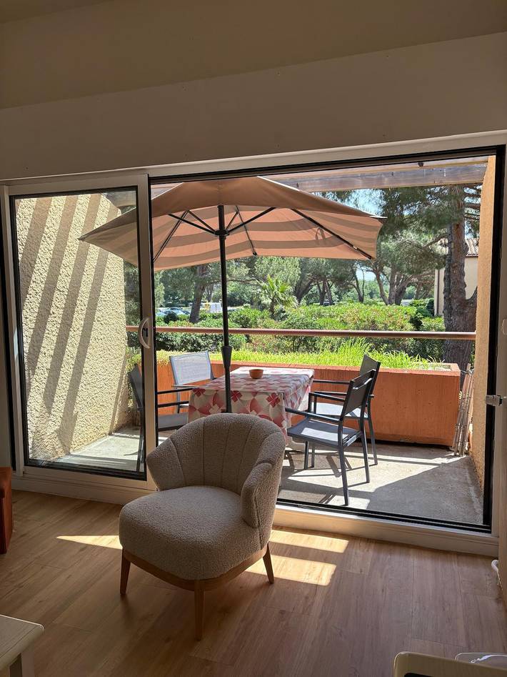 Gîte pour 4 personnes, avec terrasse et piscine dans Golf de Saint Cyprien