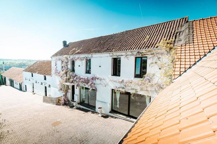 Gîte pour 11 personnes, avec jacuzzi ainsi que jardin et sauna à Ittre (Belgique)