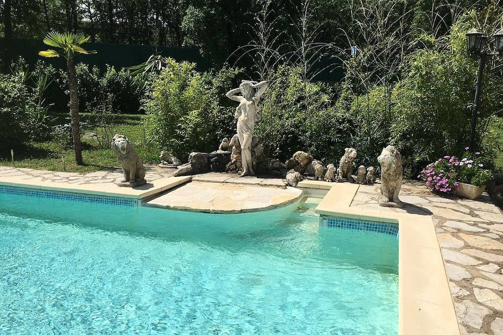 2 rooms very kitsch in villa in Valbonne, Region de Cannes