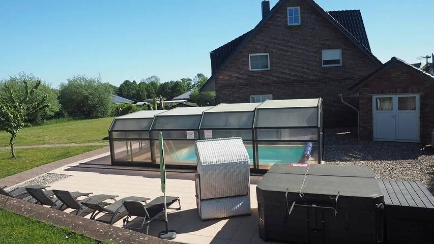 Ferienhaus für 16 Personen, mit Sauna und Garten sowie Pool und Terrasse in Wohlenberg