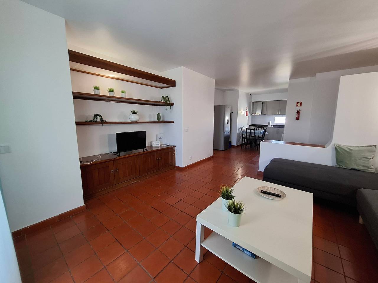 Entire apartment, Apartment 'Moinho  with Pool Access' with Shared Pool, Shared Garden and Air Conditioning in Albufeira, Faro District