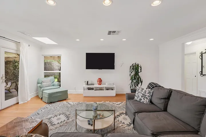 Vacation house for 8 people, with yard - 1