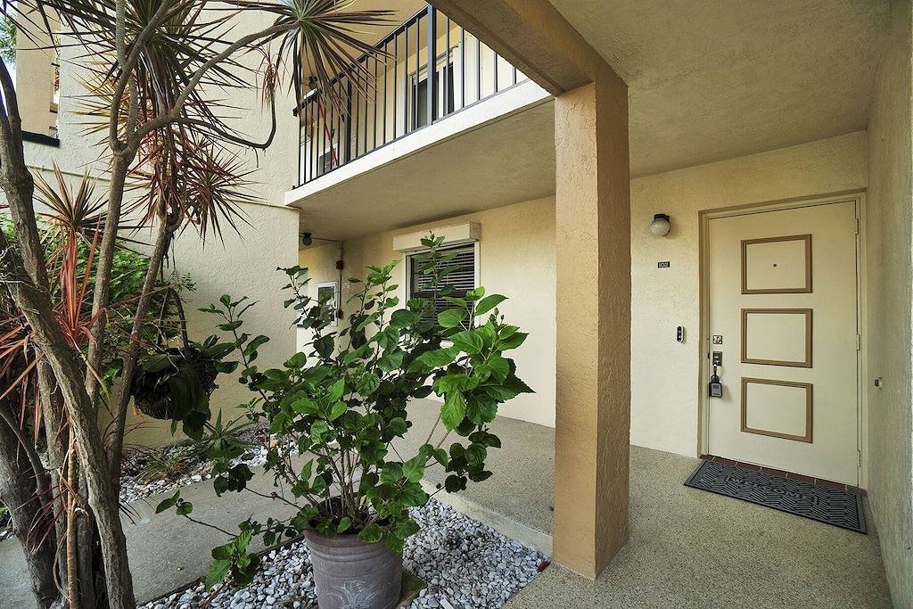 Ganze Wohnung, Wow! Waterfront condo & Boat dock@Palm Beach in Lantana, Palm Beach County