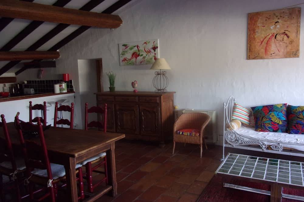 Appartement typique et climatisé proche plages in Bernis, Côte méditerranéenne (France)