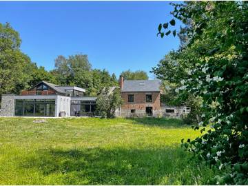 Gîte pour 17 personnes, avec terrasse et sauna ainsi que piscine et jardin dans Baillonville