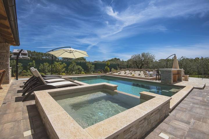 Finca für 8 Personen, mit Balkon und Whirlpool sowie Terrasse und Garten in Kroatien