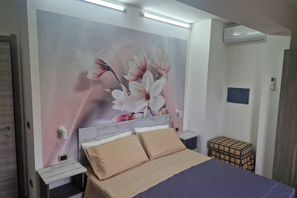 Ganze Wohnung, Nina's house 5, 300 meters from the sea in Santa Caterina dello Ionio, Catanzaro Provinz