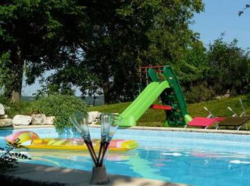 Gîte pour 10 personnes, avec vue ainsi que piscine et jardin, animaux acceptés à Tournon-d'Agenais