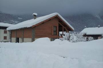 Gîte pour 12 personnes, avec jardin, animaux acceptés à Aigueblanche
