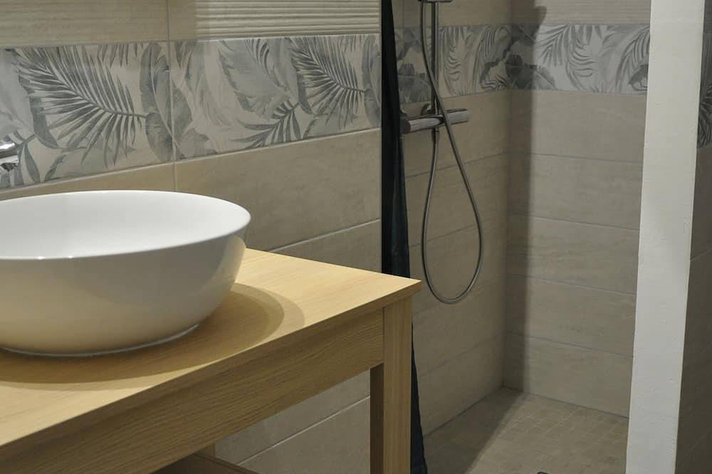 Apartamento entero, Renovated 2-room apartment on first floor near train station in Bourg-en-Bresse, Región de Bourg-en-Bresse