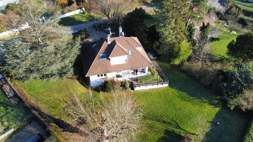 Gîte pour 9 personnes, avec Terrasse ainsi que Jardin et Vue à Saint-Seine-en-Bâche