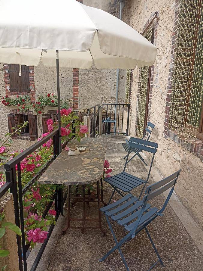 Gîte pour 5 personnes, avec Balcon et Terrasse ainsi que Jardin et Vue dans Charny-Orée-de-Puisaye - 2