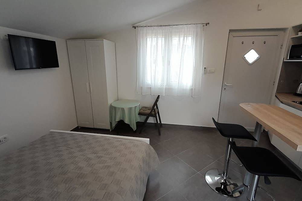 Ganze Wohnung, Studio B&P -  5 min from the beach! in Kastel Stafilic, Kaštela