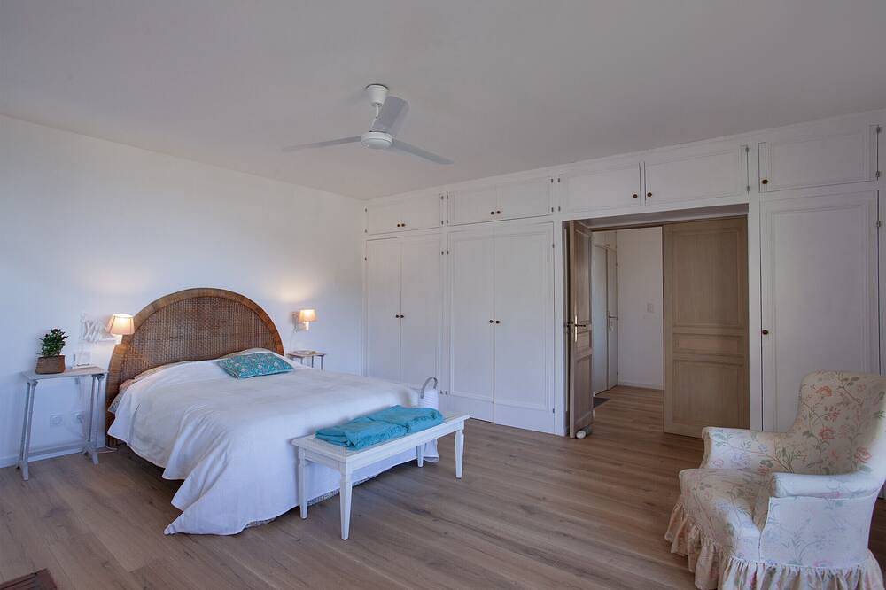 Casa Marinu Muntese near the convent of Erbalunga, with terrace sea view in Erbalunga, Brando