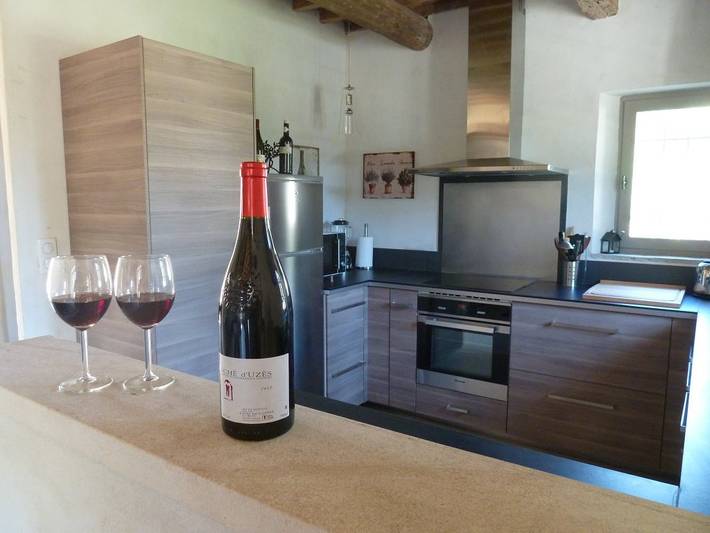 Gîte pour 8 personnes, avec terrasse ainsi que jardin et piscine à Uzès - 4