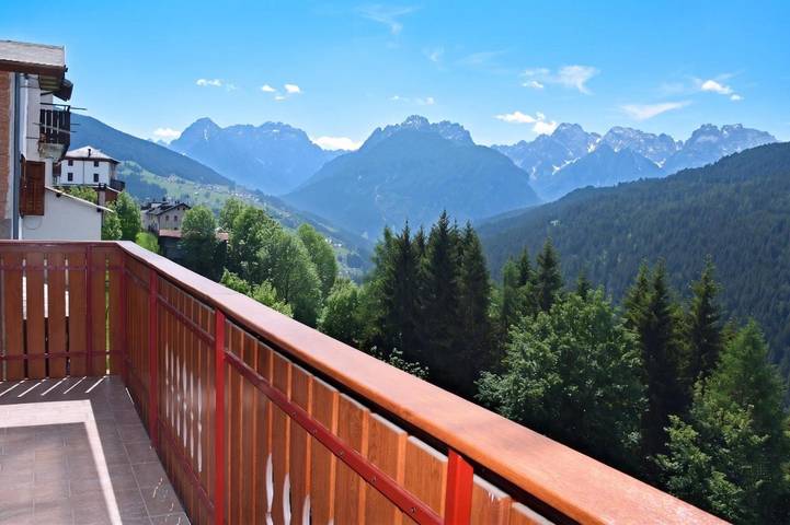 Gîte pour 7 personnes, avec terrasse et vue, animaux acceptés dans Candide