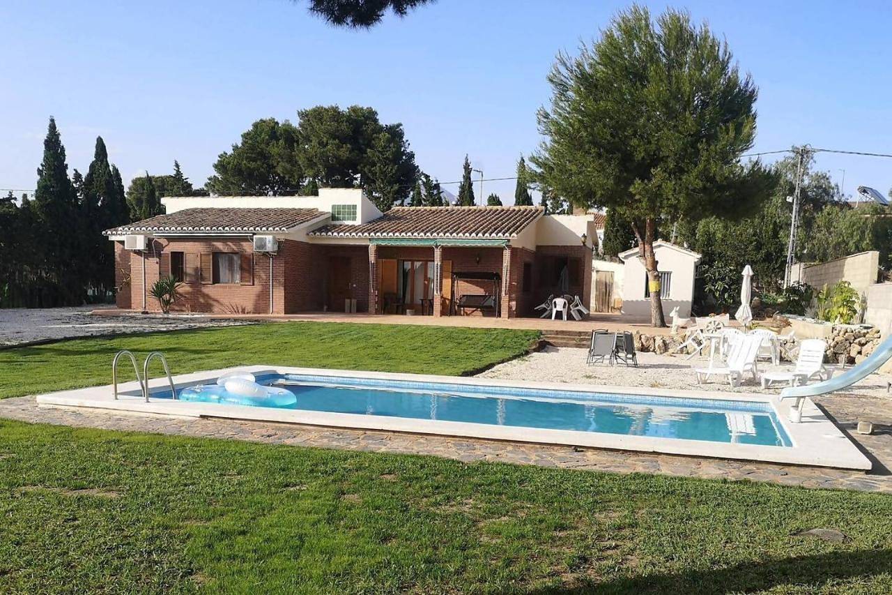 Three-Bedroom House in Busot, Costa Blanca