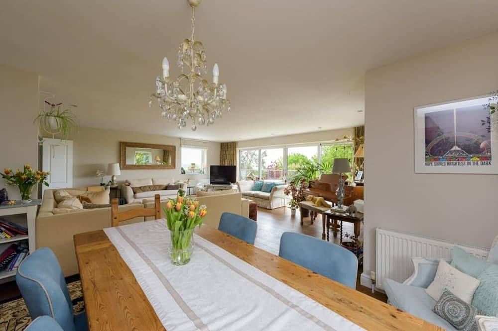 The Chestnuts\nluxury self catering accommodation in Glastonbury in Glastonbury, Somerset