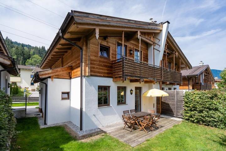 Ferienwohnung für 10 Personen, mit Balkon und Terrasse sowie Garten und Sauna in Flachau
