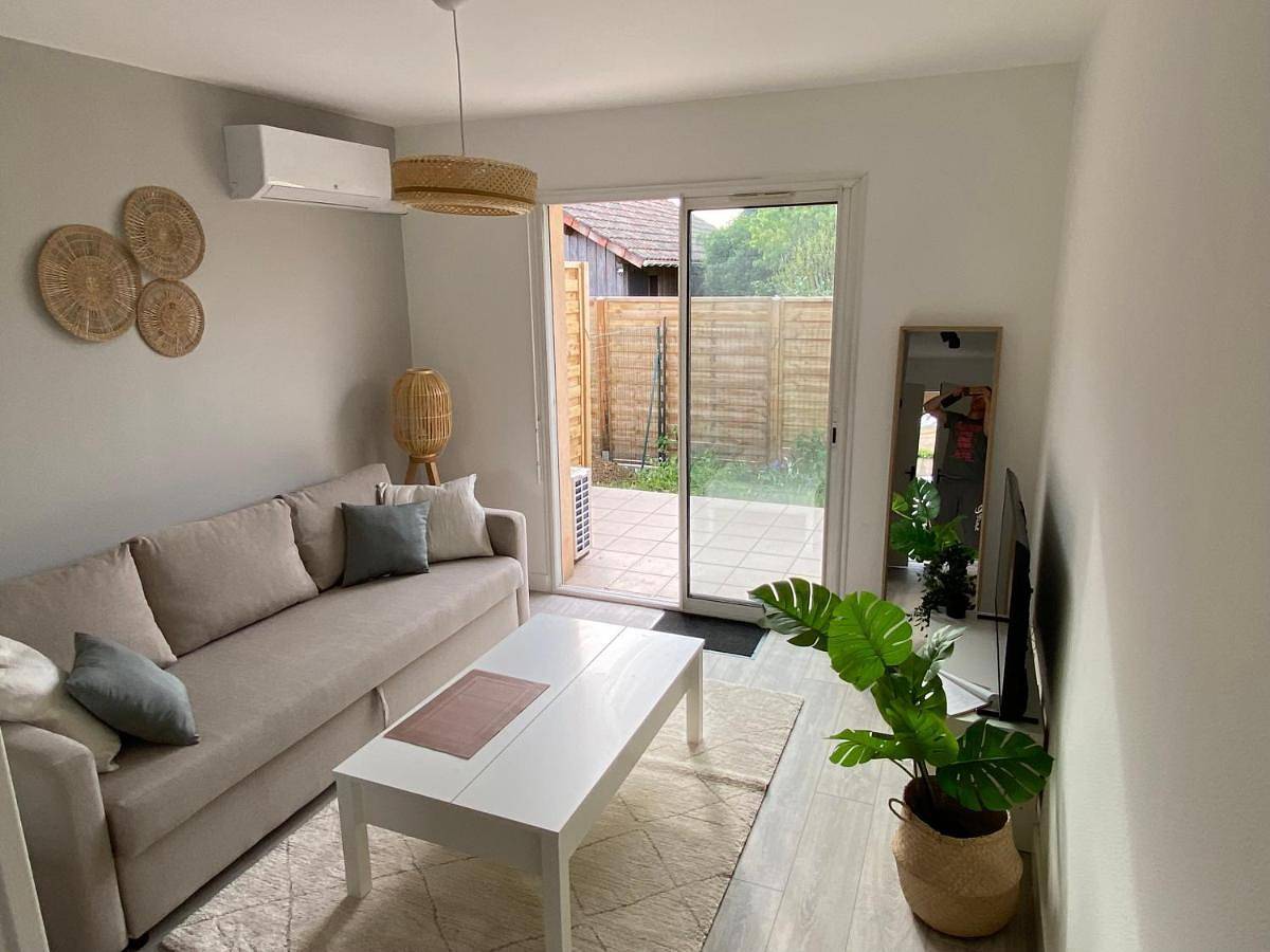 Appartement entier, One-Bedroom Apartment in Villenave-d'Ornon, Région de Bordeaux