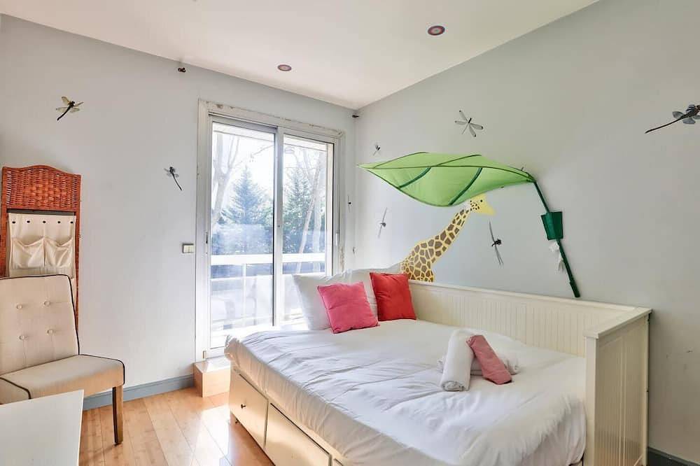 Entire apartment, 4 bedroom duplex in Paris in Neuilly-sur-Seine, Hauts-de-Seine