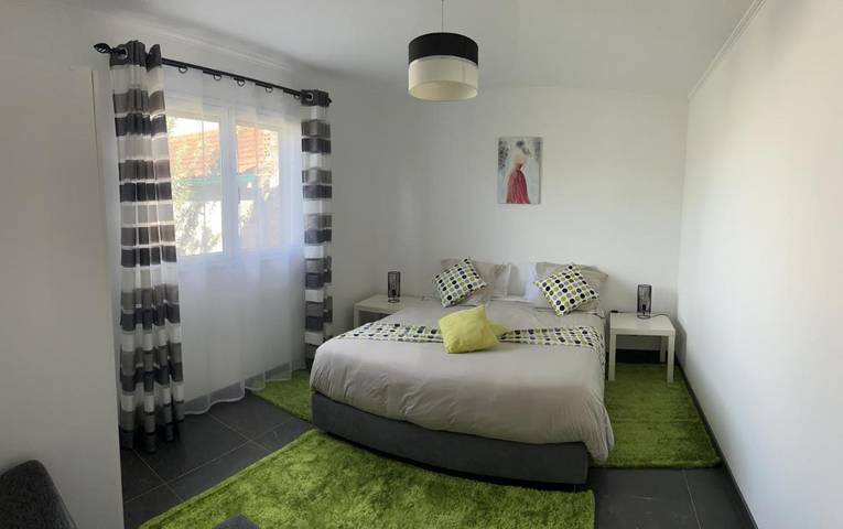Gîte pour 3 personnes, avec Terrasse ainsi que Jardin et Piscine dans Albergaria-a-Velha
