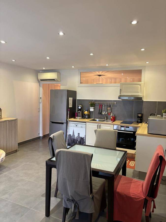 Gîte pour 3 personnes, avec vue ainsi que piscine et jardin, animaux acceptés à La Roquette-sur-Siagne - 4