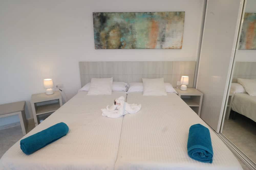 Entire apartment, Penthouse \"Sky\",  modern+comfortable, fantastic sea view + lots of sun in Cala Bona, Son Servera