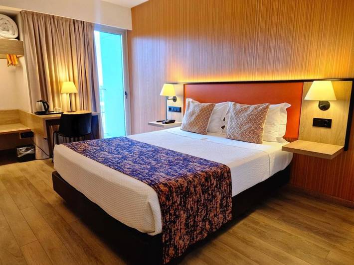 Hôtel pour 3 personnes, avec vue et terrasse à Maia - 3