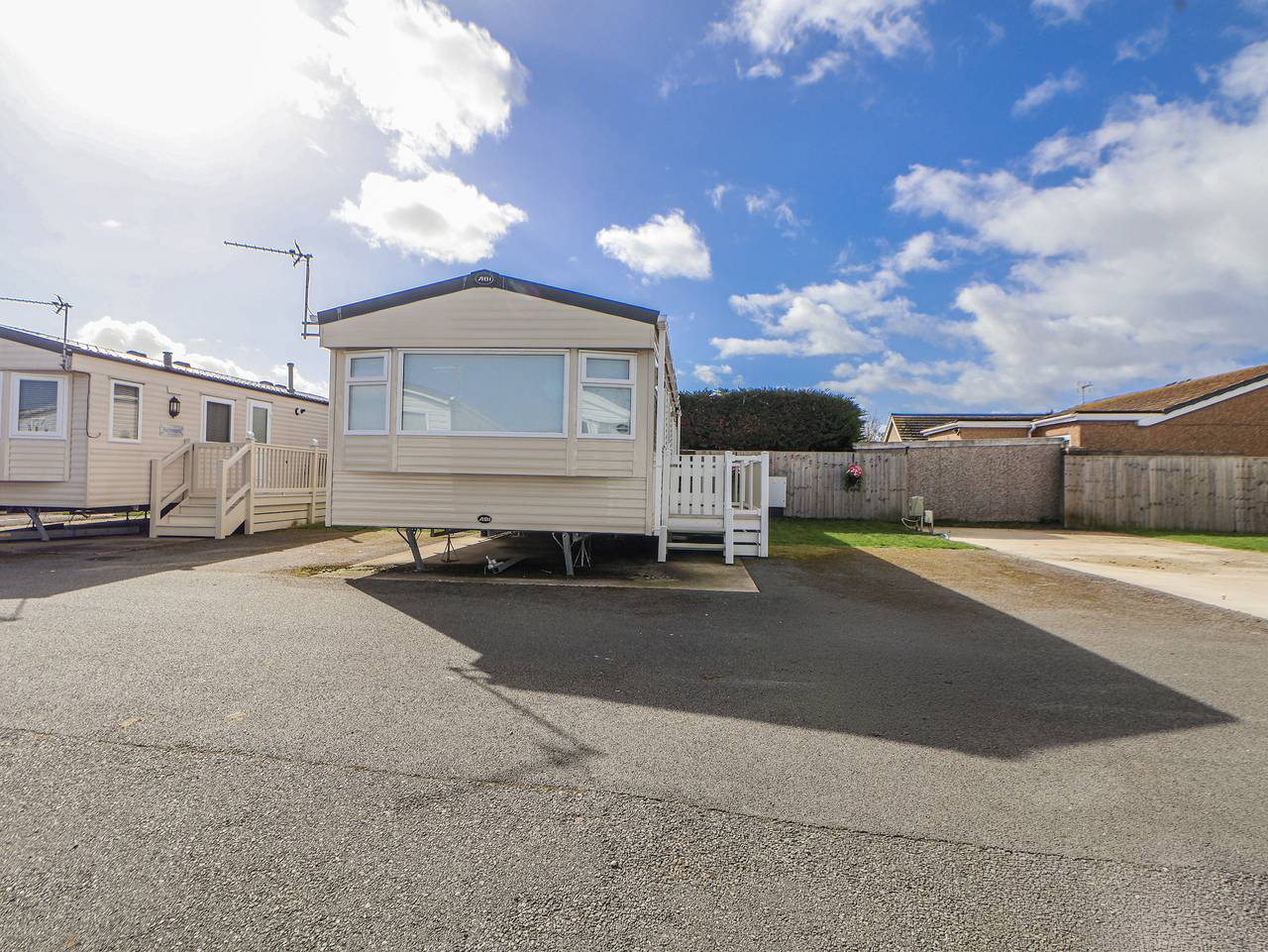 The Beachside Hideout - St Michaels and Browns Caravan Park in Towyn, Conwy und Umgebung