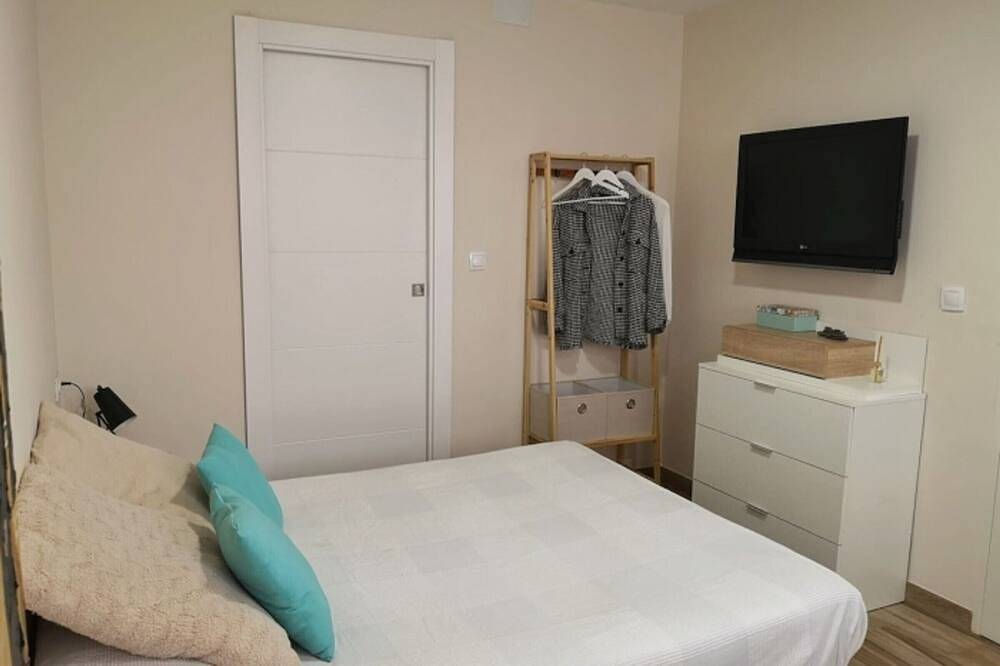 Ganze Wohnung, Renovierte und komfortable Wohnung in Granada, nahe Bushaltestelle in Zaidín - Vergeles, Granada