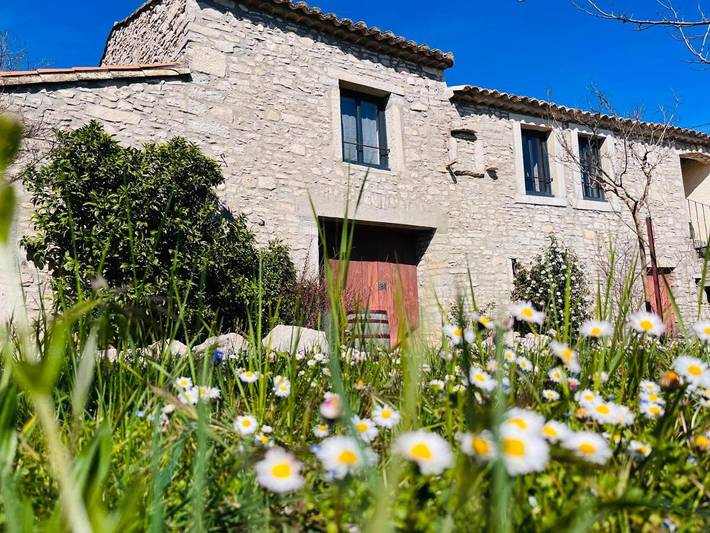 Location de vacances pour 6 personnes, avec vue ainsi que jardin et piscine, animaux acceptés à Claret - 3