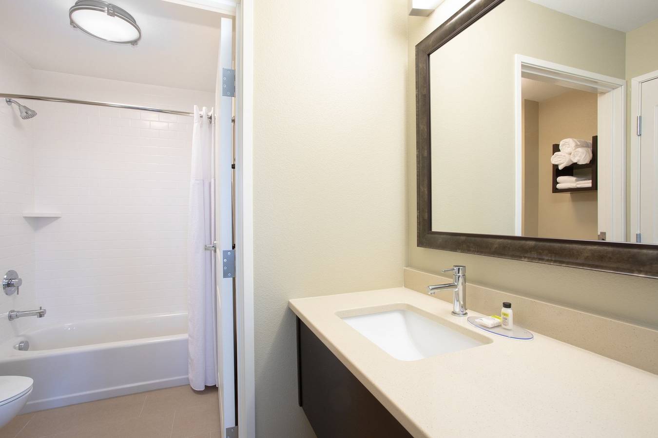 Entire studio, Staybridge Suites Denver South - Highlands Ranch in Highlands Ranch, Arapahoe County