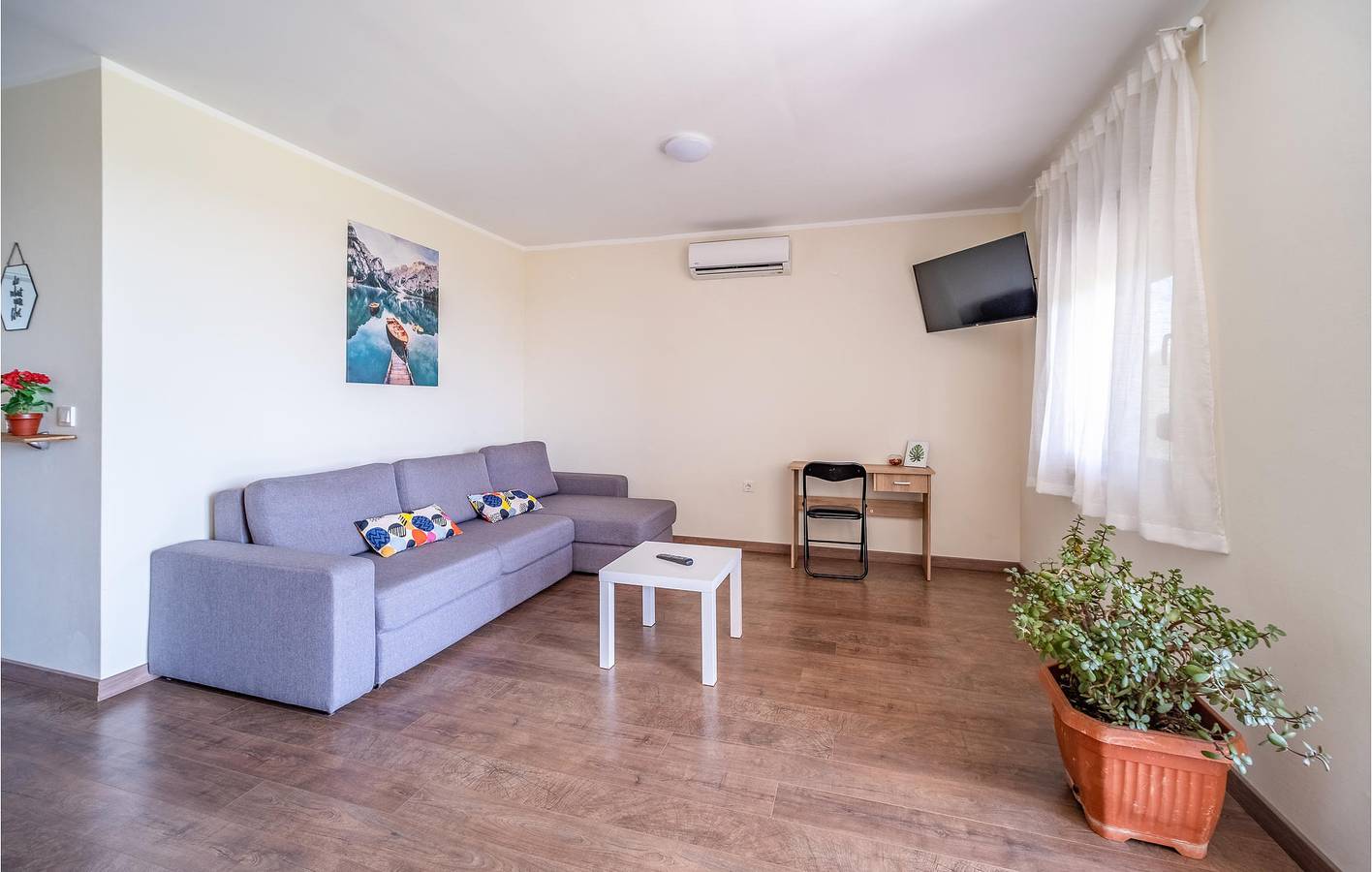 Ganze Ferienwohnung, Charmantes Apartment mit Pool, Terrasse und WLAN – 2 km vom Zentrum von Rakovica entfernt in Karlovac und Umgebung