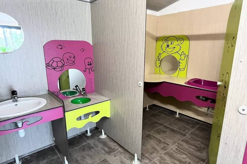 Mobilhome Tournesol Climatisé+confort - 3 chambres +Tv  (4 adulte +2 enfants) 4 Ã  6 personnes - 4 pers. inclus dans le tarif in Bollène, Vaucluse