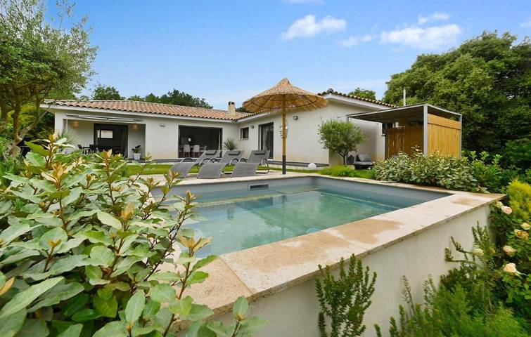 Location de vacances pour 6 personnes, avec piscine à Saint-Laurent-des-Arbres
