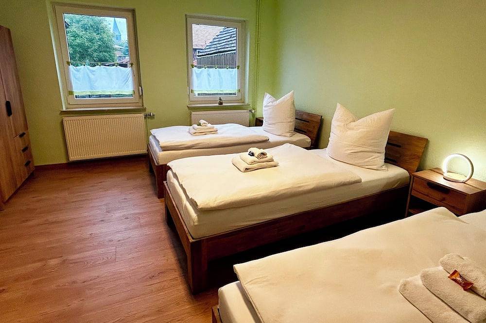 Ganze Wohnung, Fewo Unterm Stein - Hänsel & Gretel - 2 Schlaf. in Alheim, Hessisches Bergland