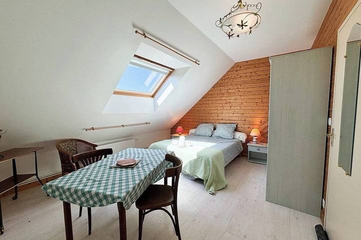 Gîte pour 2 personnes, avec jardin dans Auguaise
