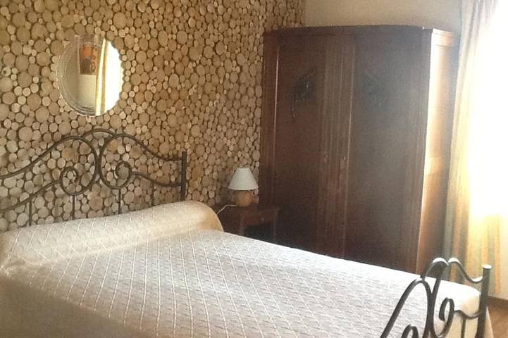 Location de vacances pour 8 personnes, avec jardin ainsi que jacuzzi et terrasse à Singles (Puy-de-Dôme) - 2