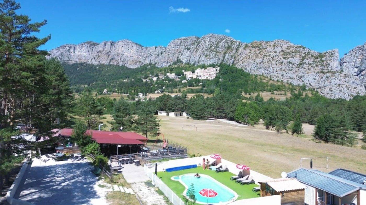 Zecamping 2 étoiles piscine locatif Tv clim 23m2 4 pers in Saint-Auban, Région de Cannes
