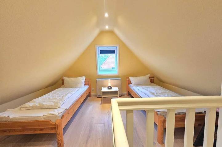 Ganze Wohnung, Ferienhaus am Dorfteich 16a Og – Ferienwohnung in Wenningstedt auf Sylt mit Düne in Wenningstedt, Sylt