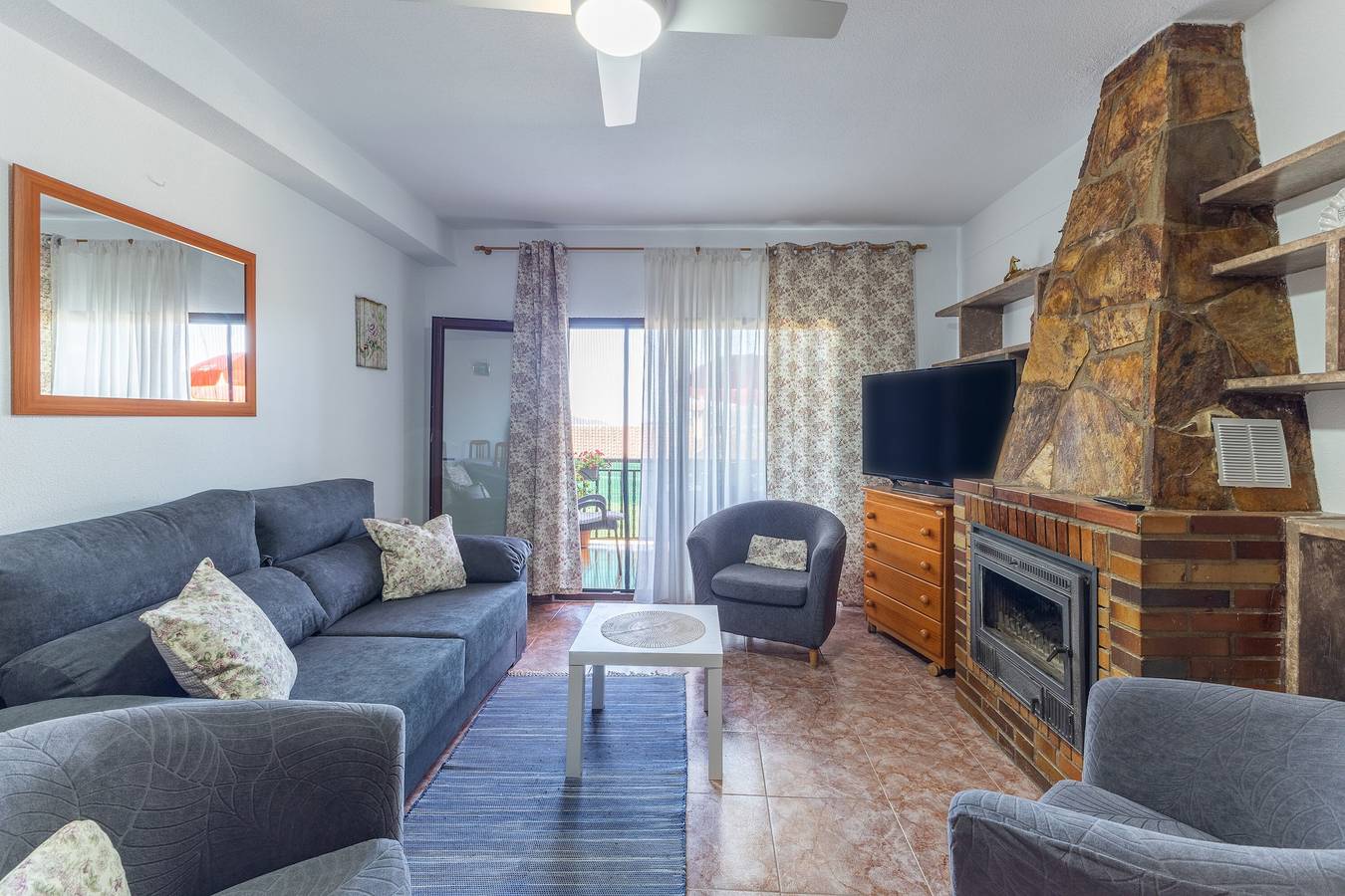 Casa vacacional 'Vivienda Turística El Laurel' con vistas a la montaña, terraza privada y Wi-Fi in Valdemanco, Provincia de Madrid