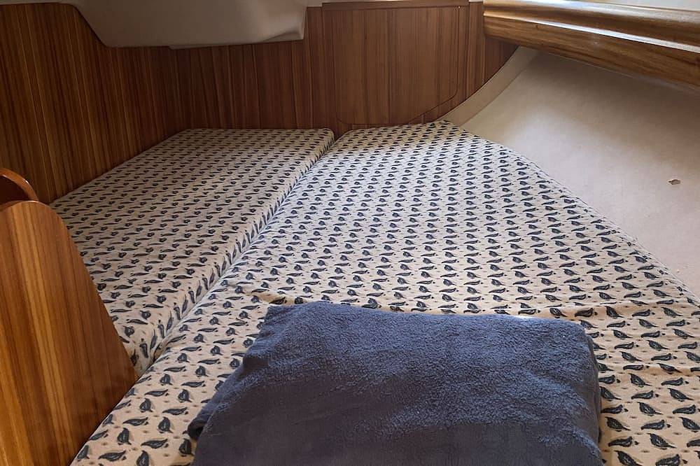 Unusual stay on a comfortable and quiet sailboat in Carnon-Plage, Mauguio