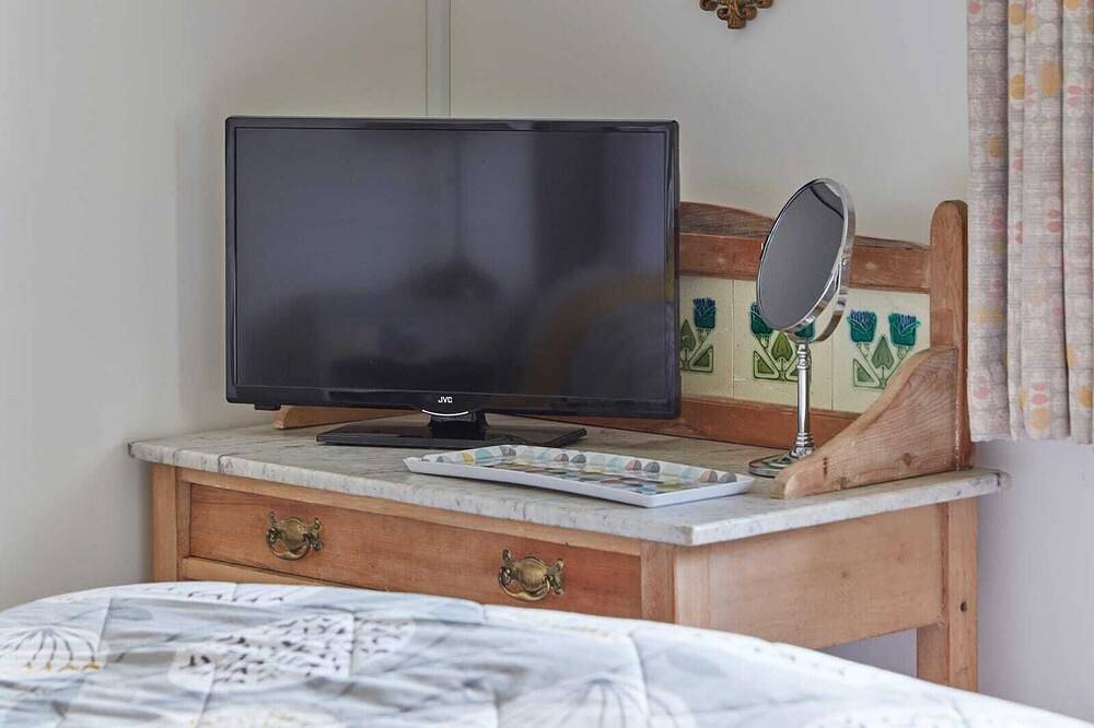 Cinque Ports Snug - parking, mins to sea and golf in Deal, Kent